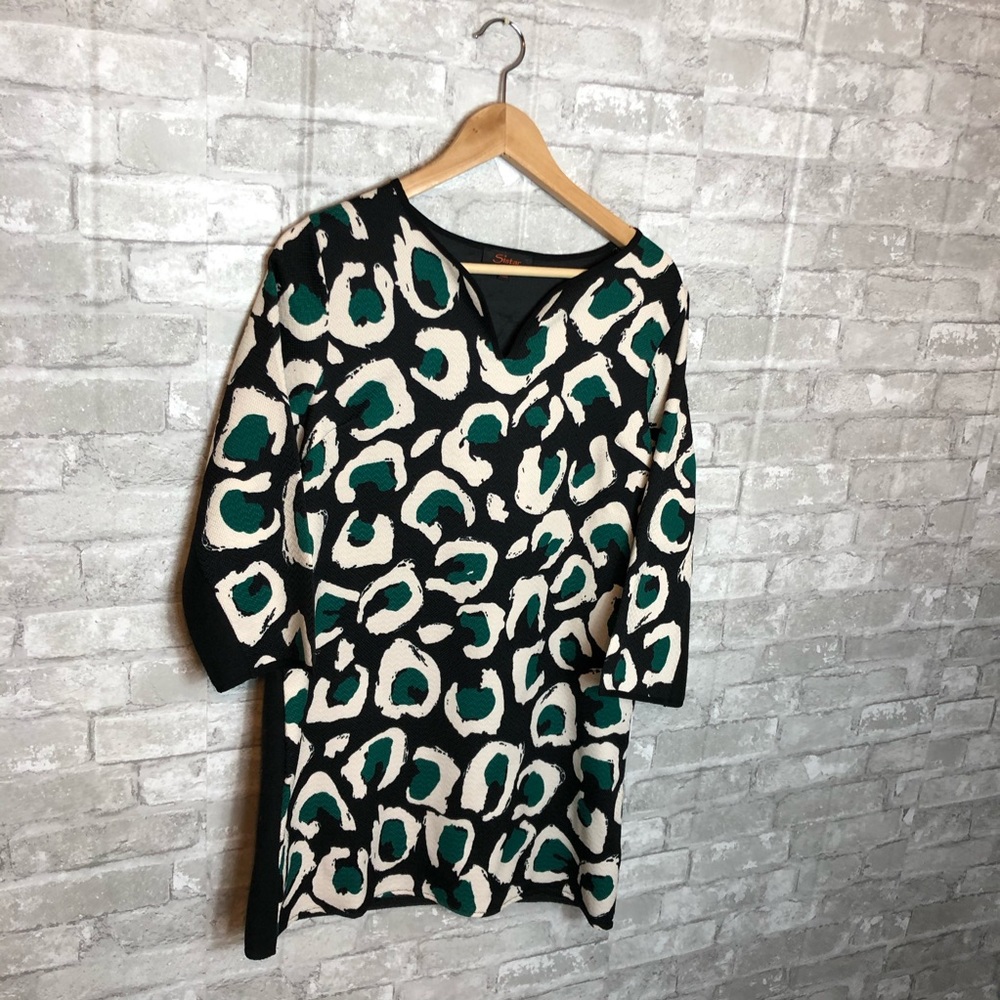 Size M Patterned Dress